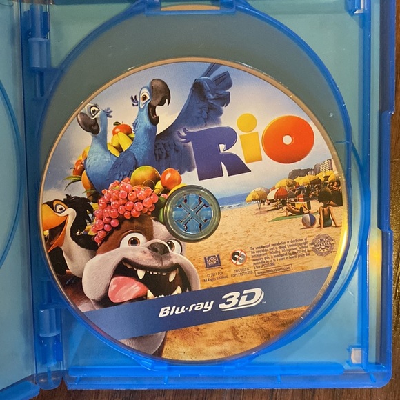 Rio 3D Blu-ray Movie discs set of 3 - Blu-ray 3D, Blu-Ray DVD, & Digital Copy - Picture 2 of 10